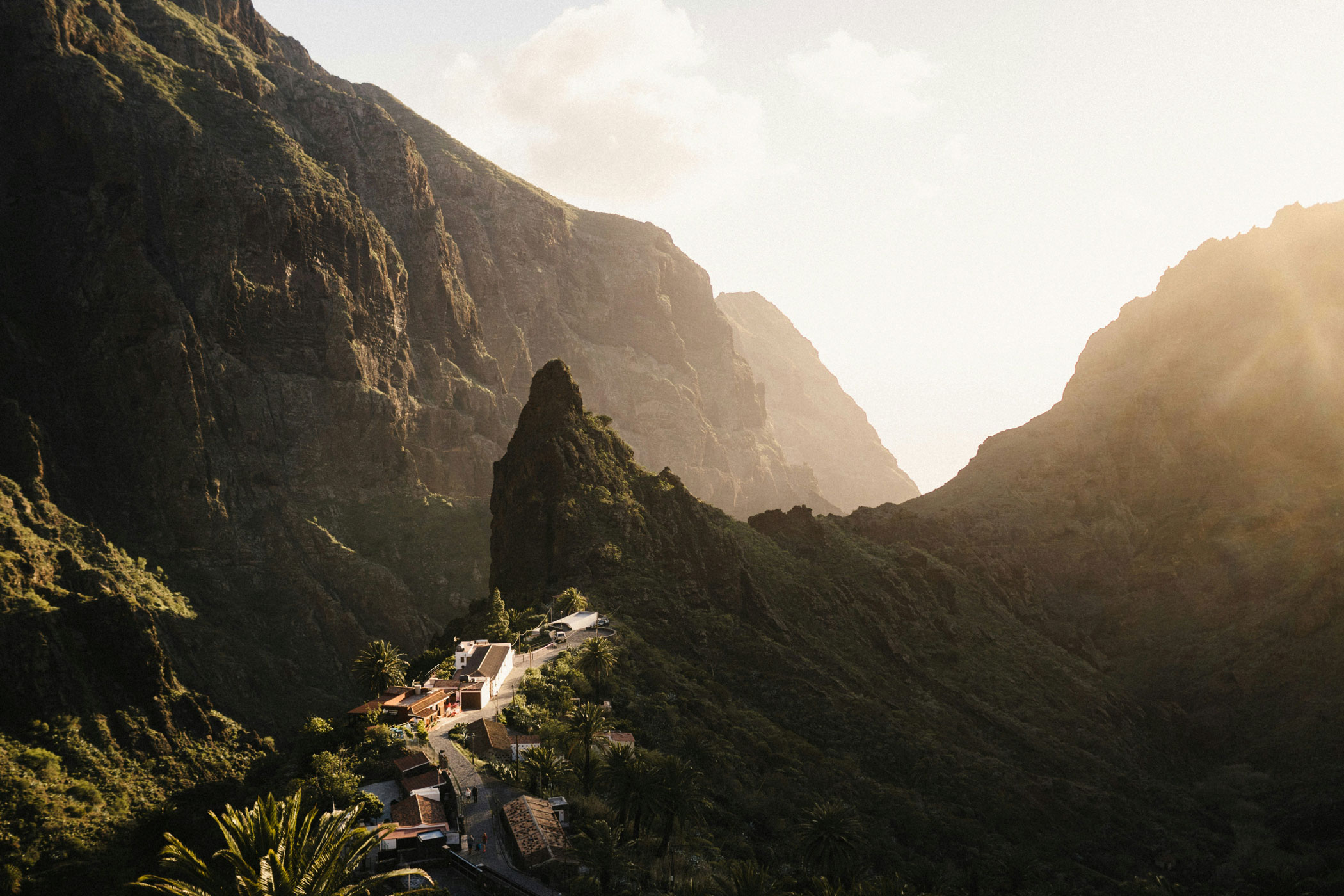 luis-i5txLAUpQRs-unsplash